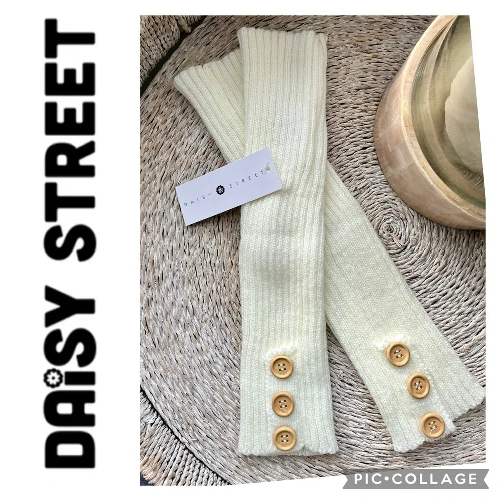 NEW DAISY STREET BUTTON KNIT LEG WARMERS CREAM-NEUTRAL INCLUDES FREE BONUS✨